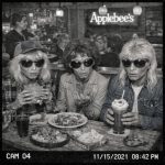 Aliens enjoying a date at Applebee's.